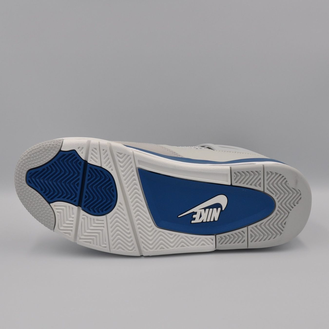 Jordan Scarpe da uomo: Jordan 4 Military Blue 43 – Nuovo e nell'imballaggio originale da Bern venduto da SneakerheavenLT 4