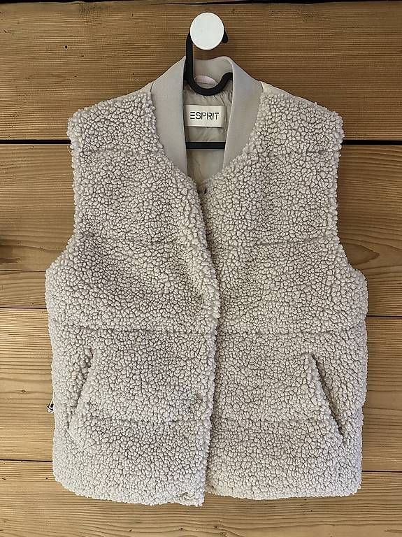Esprit Gilets: Weste Creme ESPRIT XS Fell-Imitat – D'occasion à Bärau par JeJeG