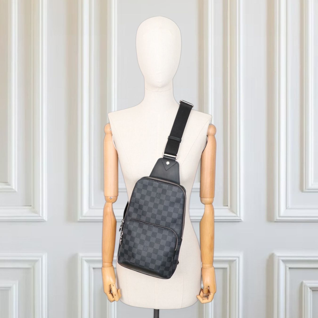 Louis Vuitton Borse: Louis Vuitton Avenue Sling Damier graphite – Usato da Binningen venduto da Designerlabels 1