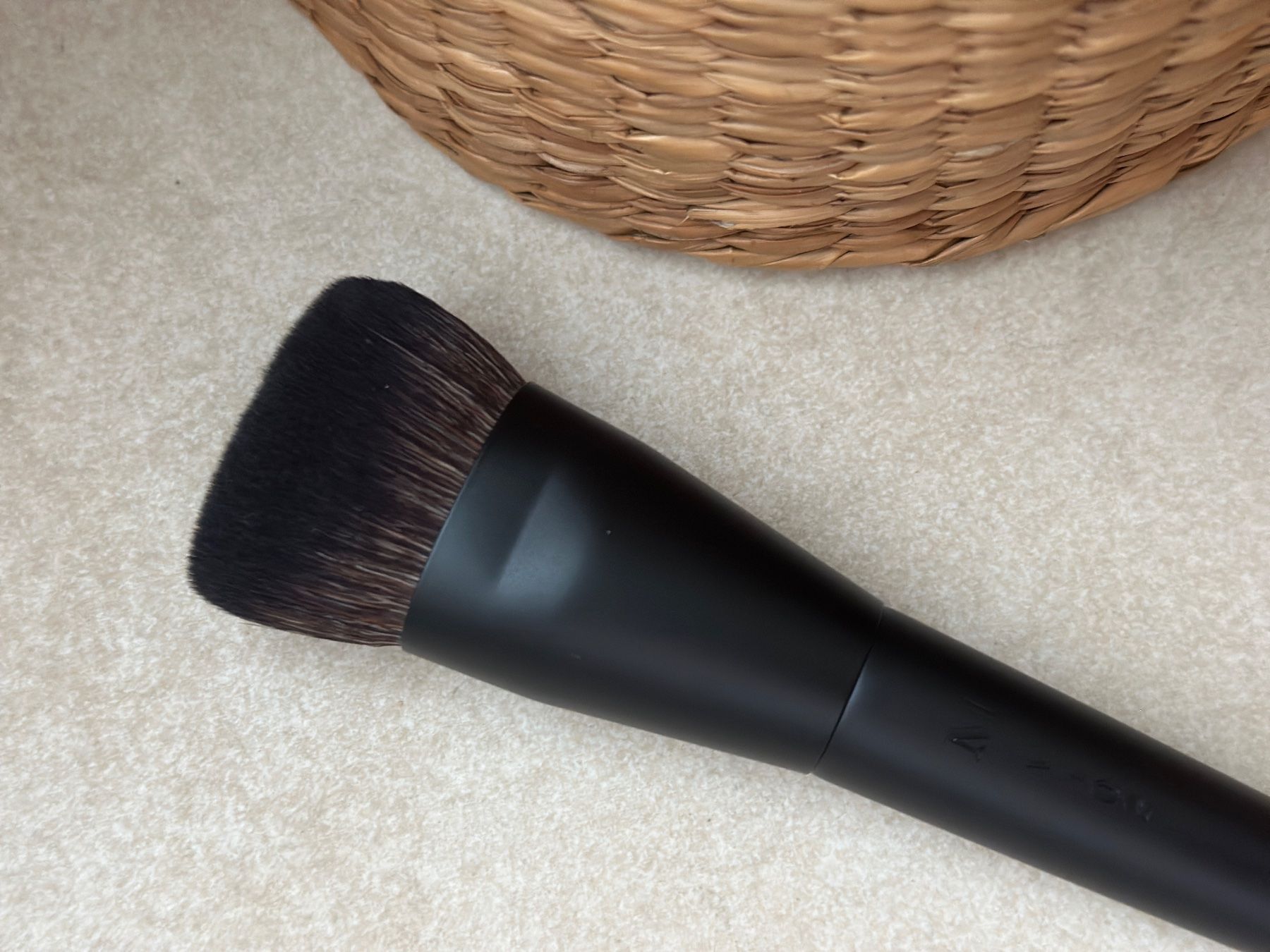 Make-up: MORPHE V102 - DENSE EDGED FOUNDATION BRUSH Pinsel, NEU – Nuovo e nell'imballaggio originale da Zürich venduto da methee1107 1