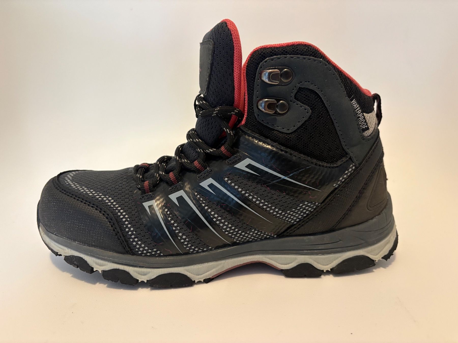 Schuhe für Jungen: Wanderschuhe Gr 35 – Gebraucht aus Wetzikon ZH von Bimbo33