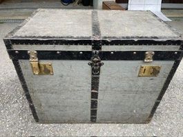 Ancien cofre de voyage scandinave