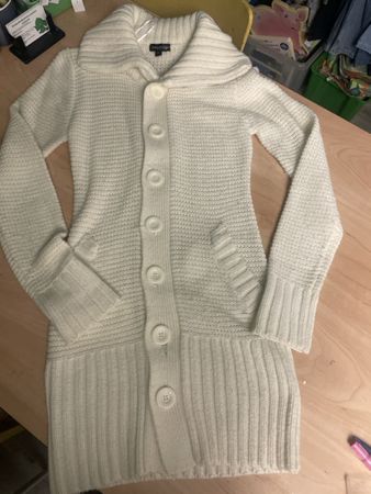 Strickjacke Chicoree weiss mit Knöpfen Gr. S neuwertig
