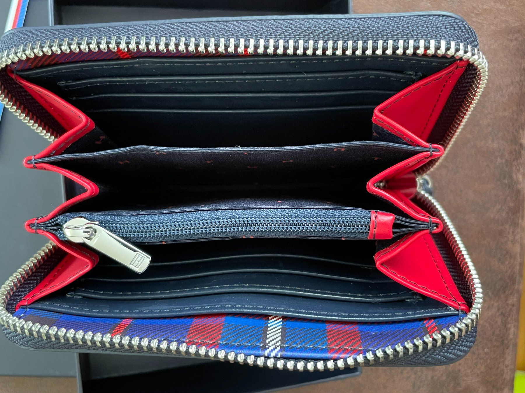 Portafogli: PORTMONNAIE TOMMY HILFIGER – Nuovo e nell'imballaggio originale da Kaiseraugst venduto da tombstonemarshal 2