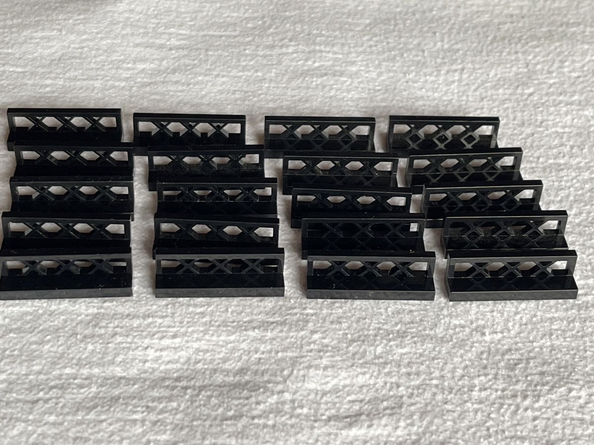 Lego Giocattoli: LEGO - 20 schwarze Zaunsteine – Usato da Gelterkinden venduto da cobra0110