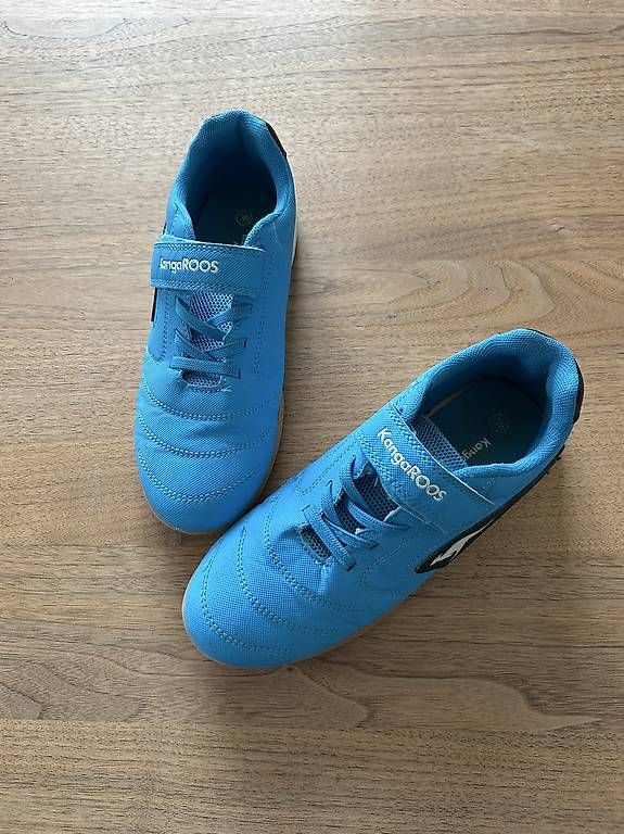 Schuhe für Jungen: Hallenturnschuhe Grösse 35 – Gebraucht aus Aarau von MyriamKlingler 1