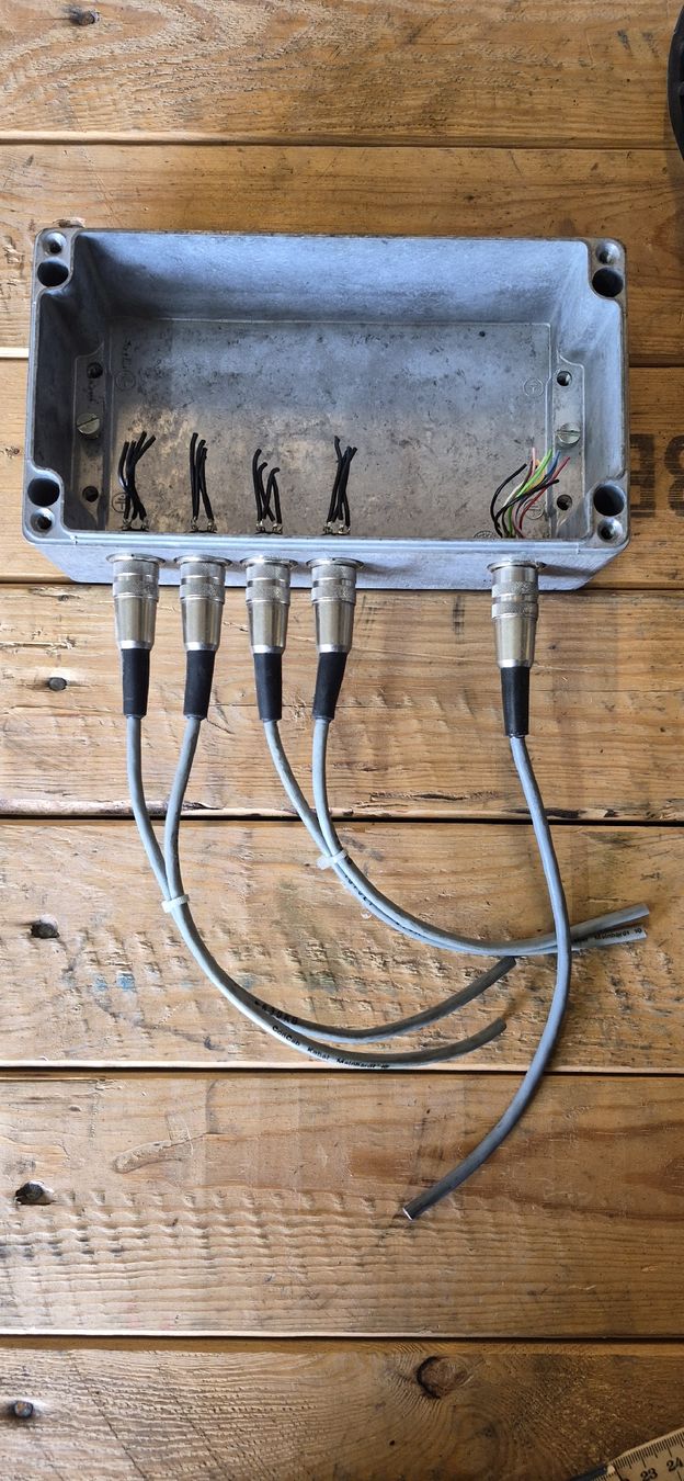 Alimentation électrique: Aluminium Switch Box – D'occasion à Buttisholz par REX001 4