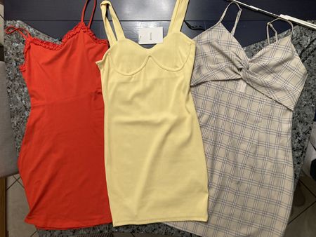 Grosse S - 3 Neue Kleider Bershka, Missguided, Even&Odd