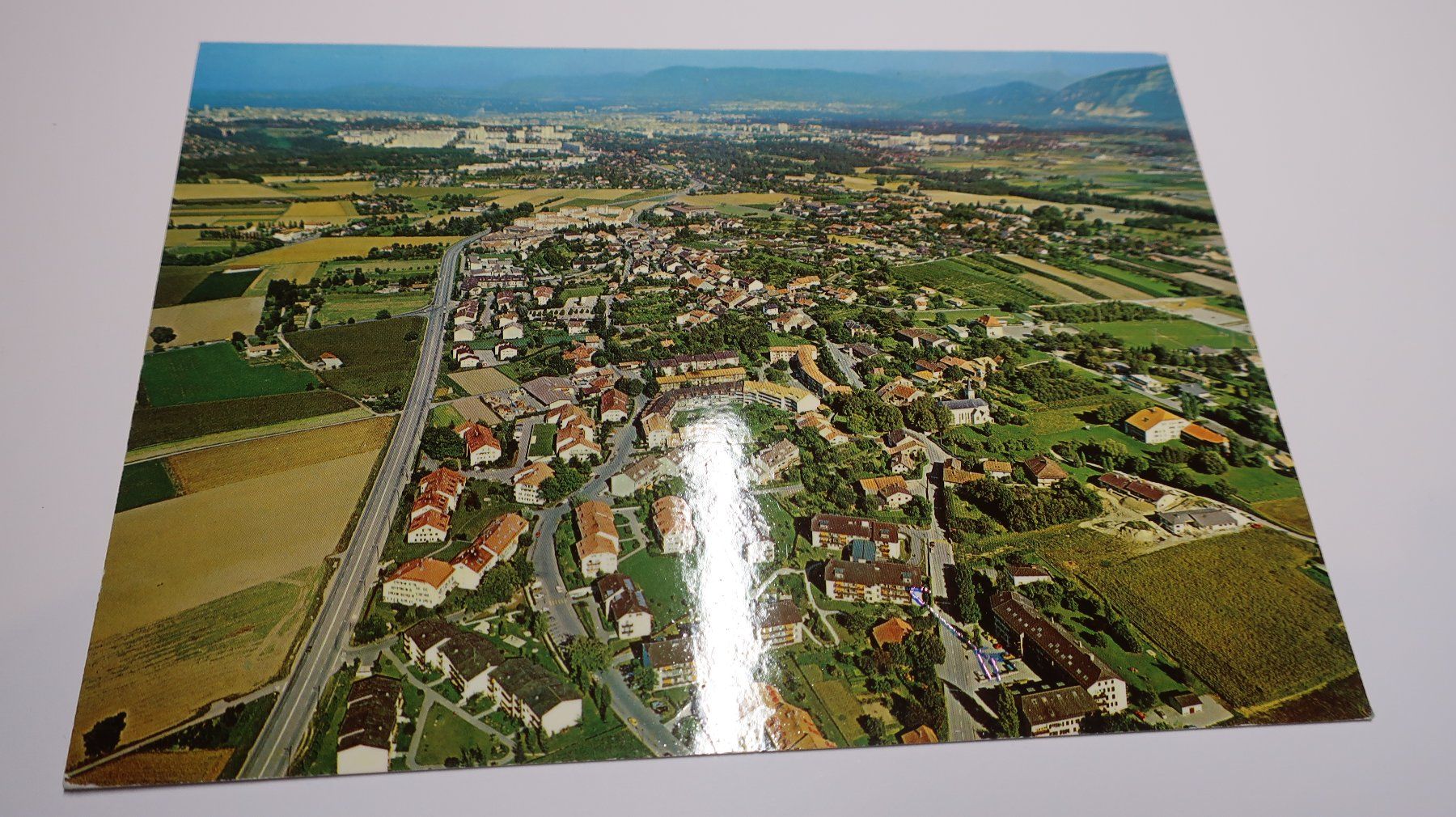 Cartoline postali: Bernex Genève Vue aérienne – Difettoso da Cormoret venduto da Pascalll2001 1