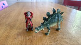 2 Spielzeugfiguren Dinosaurier und Ritter Konvolut