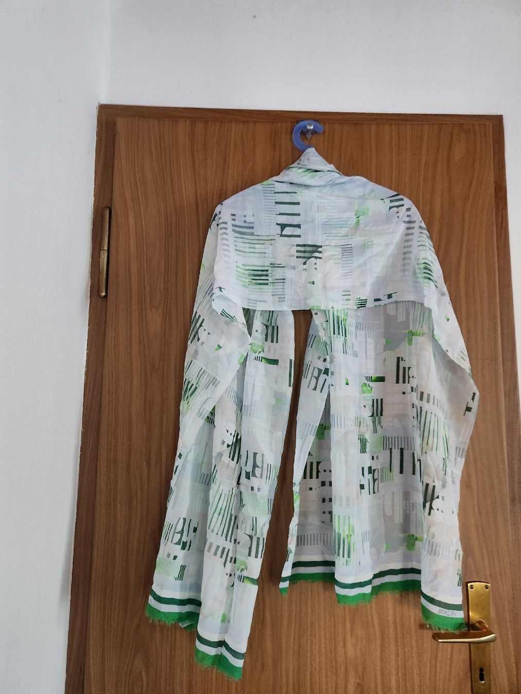 Marc Cain Foulards & écharpes: Écharpe Marccain imprimée blanc et vert occasion  – D'occasion à Niedergösgen par Eva2410 1
