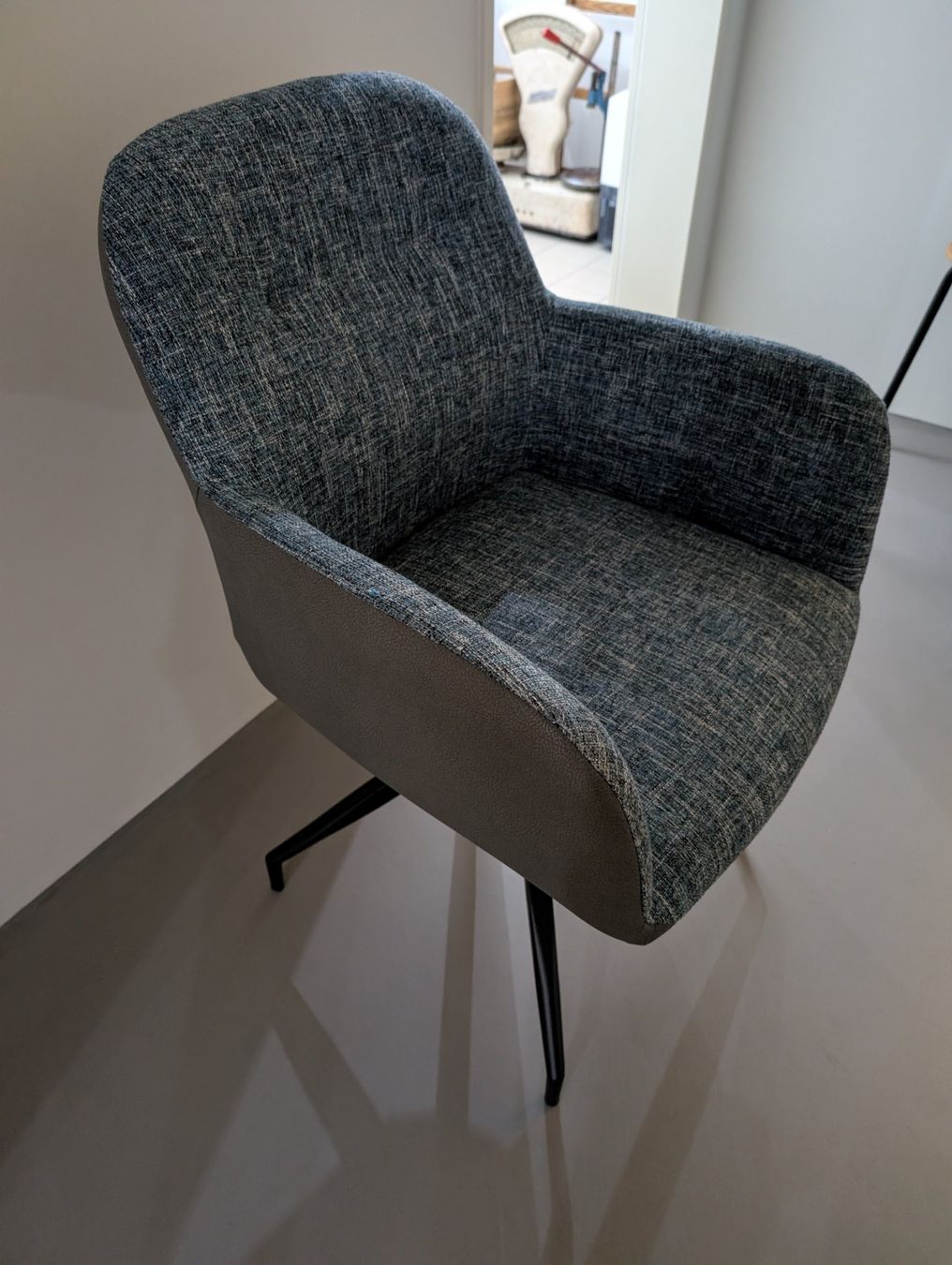 Sessel: Design Drehstuhl / Sessel - WIE NEU – Gebraucht aus Geroldswil von soalle 1