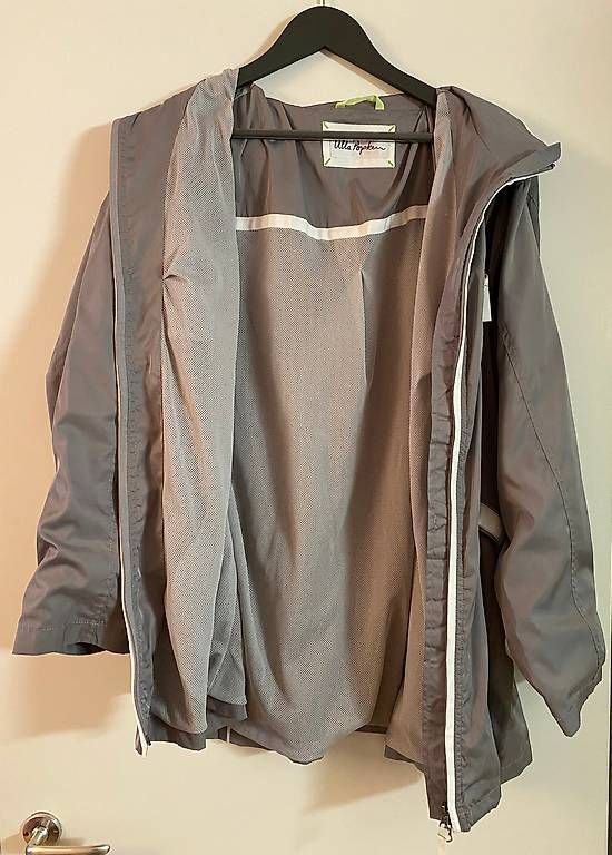 Giacche: Leichte graue Jacke Ulla Popken Grösse 50/52 – Usato da Riniken venduto da mir_5ptw 2