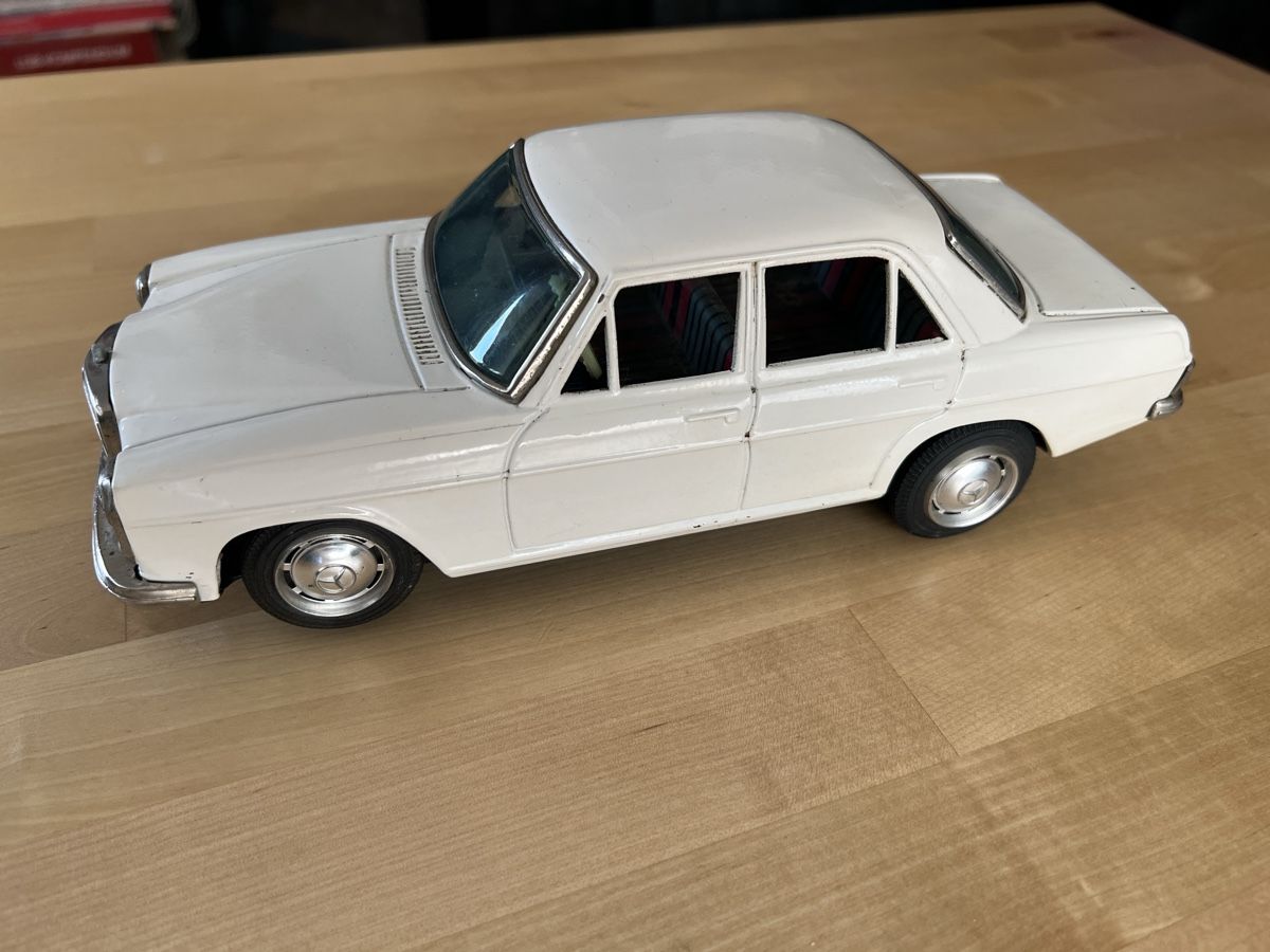 Mercedes-Benz Modellini d'auto: Weisses Mercedes Blechauto – Difettoso da Luzern venduto da Filisur 1