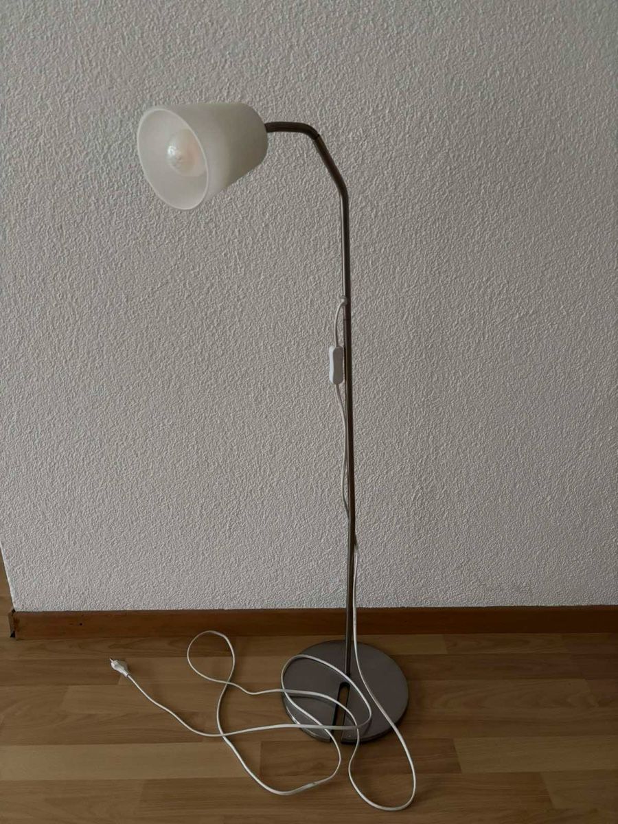 Ikea Lampade: IKEA BASISK Stehlampe / Leselampe – Usato da Burgdorf venduto da iur_6898