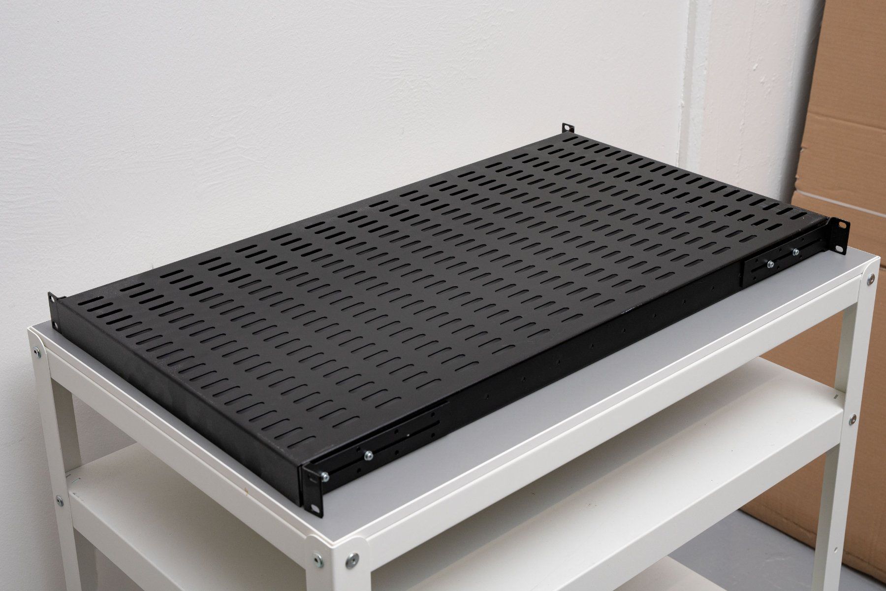 Racks & Cavalletti: 19" 1HE Schwerlastfachboden – Usato da Dietlikon venduto da phi_j5l6