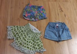Kurze Hosen und Rock Mädchen