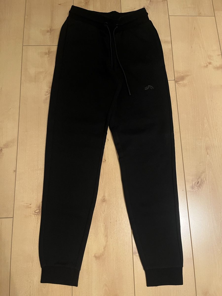 Pantaloni: Pantalon de jogging noir taille S neuf – Nuovo (secondo la descrizione) da Bellevue venduto da utilisatratice