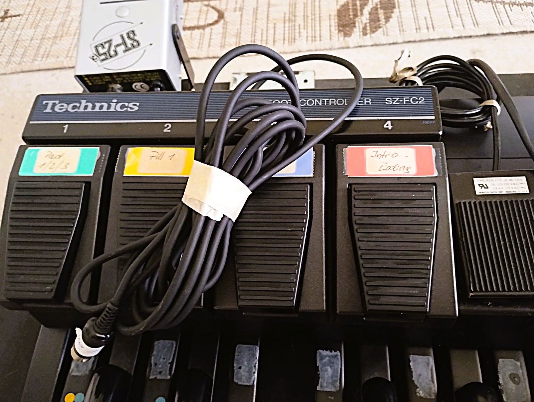 Instruments de musique: Technics MIDI-Fusscontroller / Basspedal-Board mit Licht – D'occasion à Weisslingen par Dmusikus 8