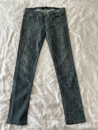 Guess Damenjeans Gr. 31 grau gemustert