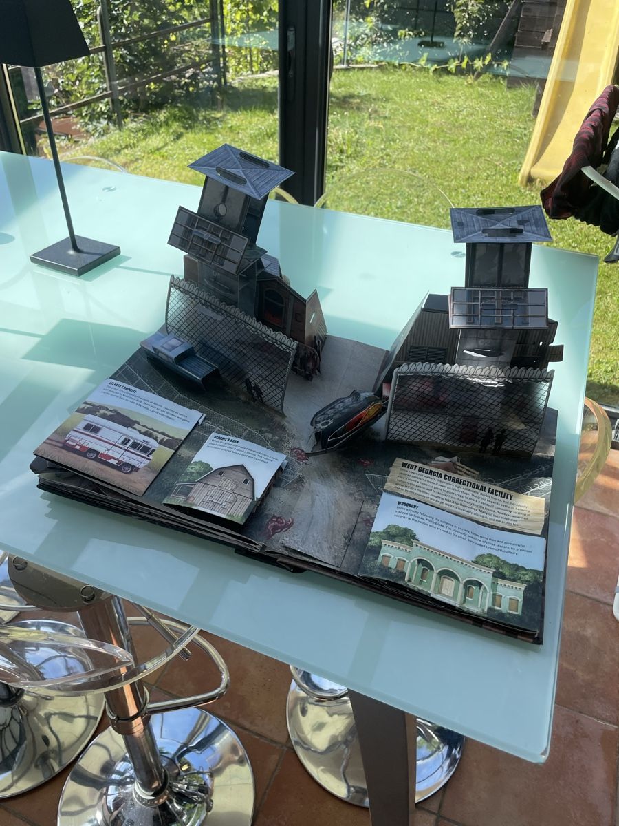 Livres: Livre pop up walking dead  – D'occasion à Les Brenets par serialdrink 6