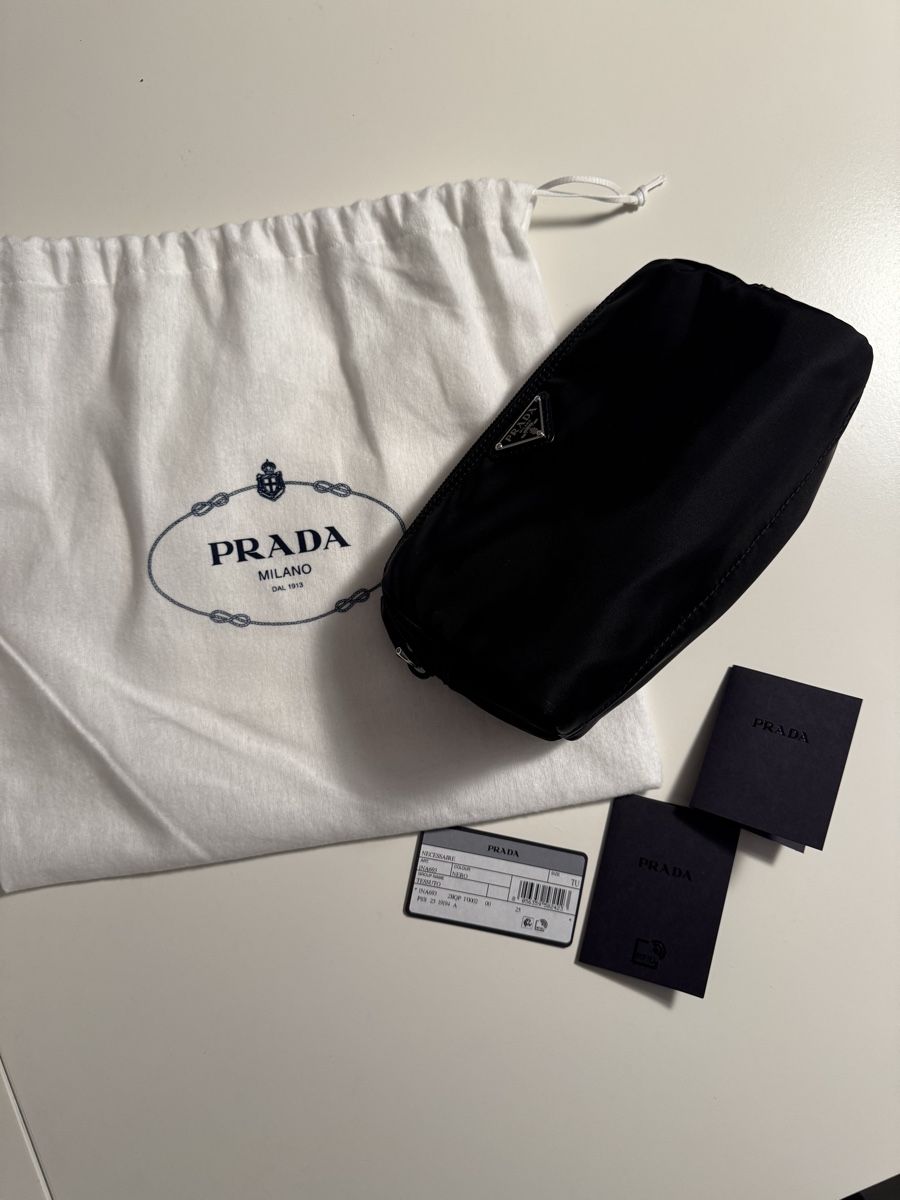 Prada Custodie per cosmetici: Neues Prada Necessaire – Nuovo e nell'imballaggio originale da Solothurn venduto da Vintage87 2