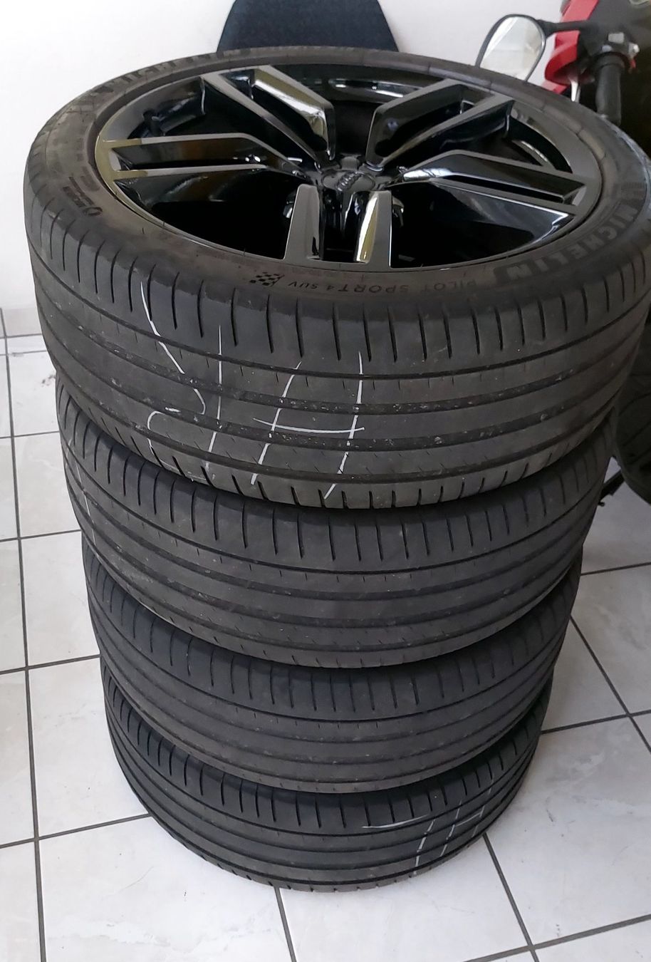 Audi Pneumatici & Ruote complete: 255 40 R21 Audi SQ5 – Usato da Weite venduto da Auto_Plattis