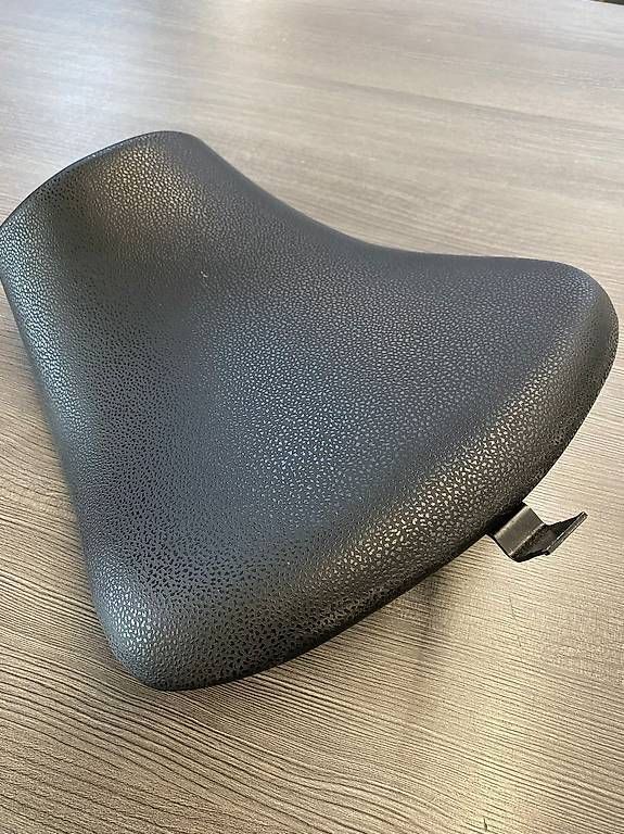 Alle Motorradersatzteile: Tiefer Fahrersitz (- 30 mm) Kawasaki Z650 090SEC0035 NEU – Gebraucht aus Diessenhofen von MotoshopZachmann 1