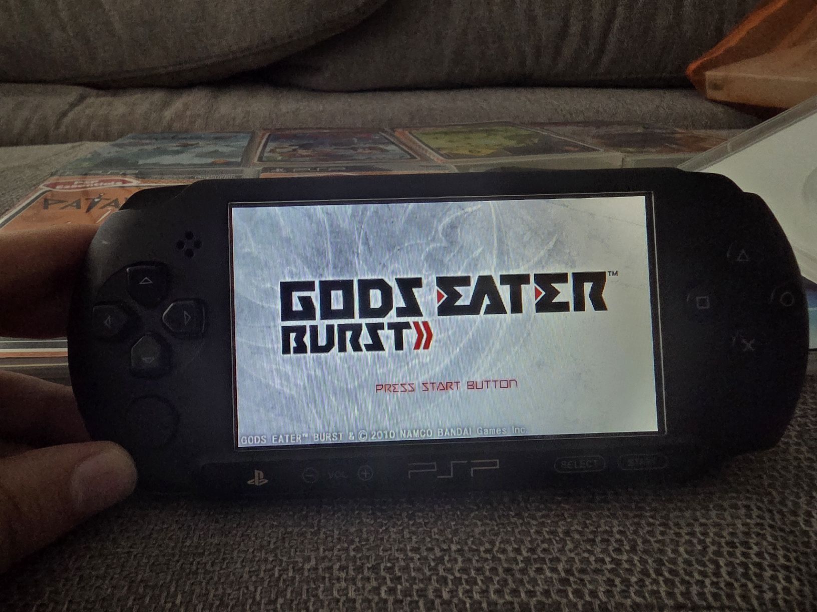 Sony Console: PSP Street E1004 - 8GB + 7 jeux – Usato da Sion venduto da Aizi57 3