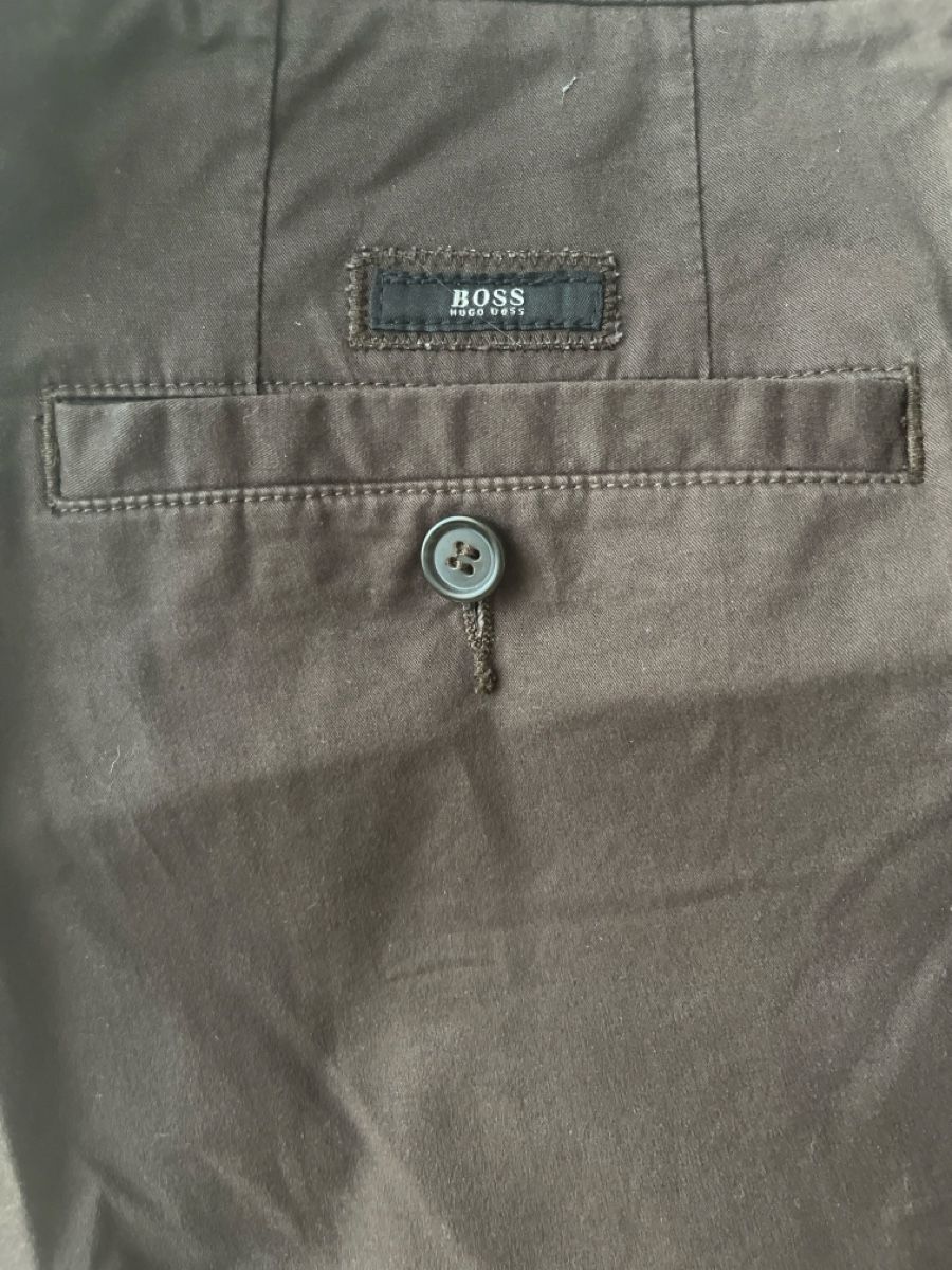 Hugo Boss Pantaloni: HUGO BOSS chocolate trousers – Usato da Rüschlikon venduto da ant_5v7g 1
