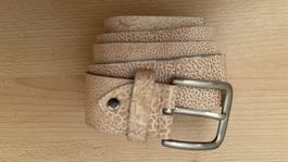 LS (IT) Gürtel 110x4cm/NP57CHF Leder Metall Beige