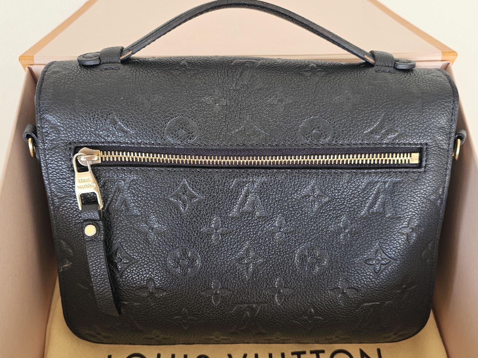 Louis Vuitton Taschen für Damen: Louis Vuitton Pochette Metis schwarz – Gebraucht aus Dottikon von Chicca_73 5