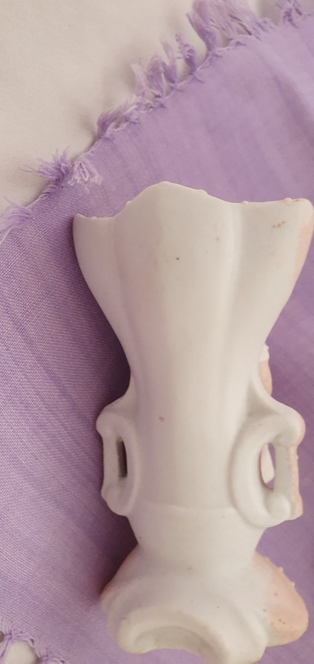 Vasen & Gefässe: Mädchen mit Vase – Gebraucht aus Läufelfingen von jac_vp95 2