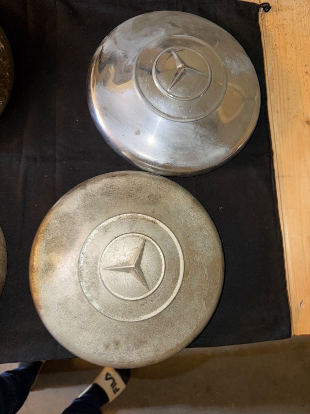 Mercedes-Benz Tutti pezzi di ricambio auto: 4 Originale Mercedes Radkappen Oldtimer gebraucht – Usato da Luzern venduto da Basa73 1