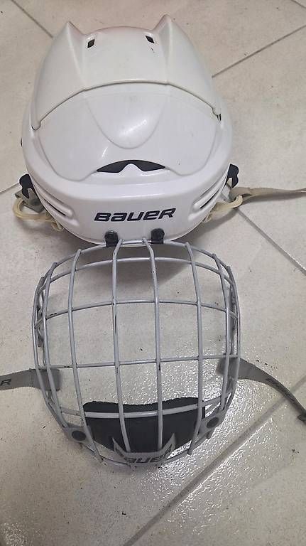 Helme: Bauer Eishockeyhelm – Gebraucht aus Baar von Famar5