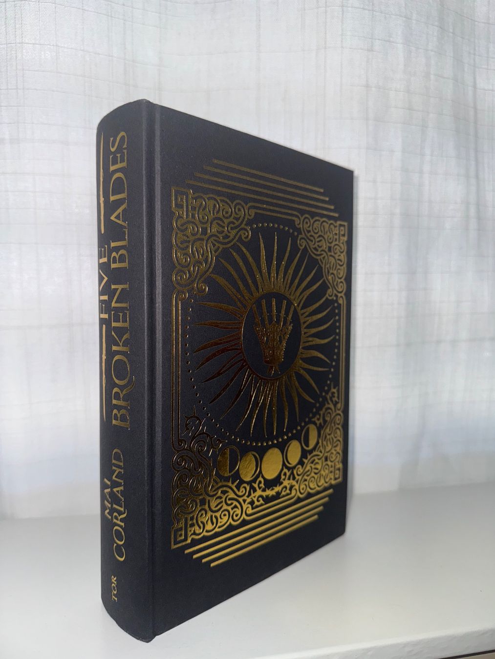 Libri: Five Broken Blades - Mai Corland mit Frabschnitt – Nuovo e nell'imballaggio originale da Giffers venduto da sahla 3