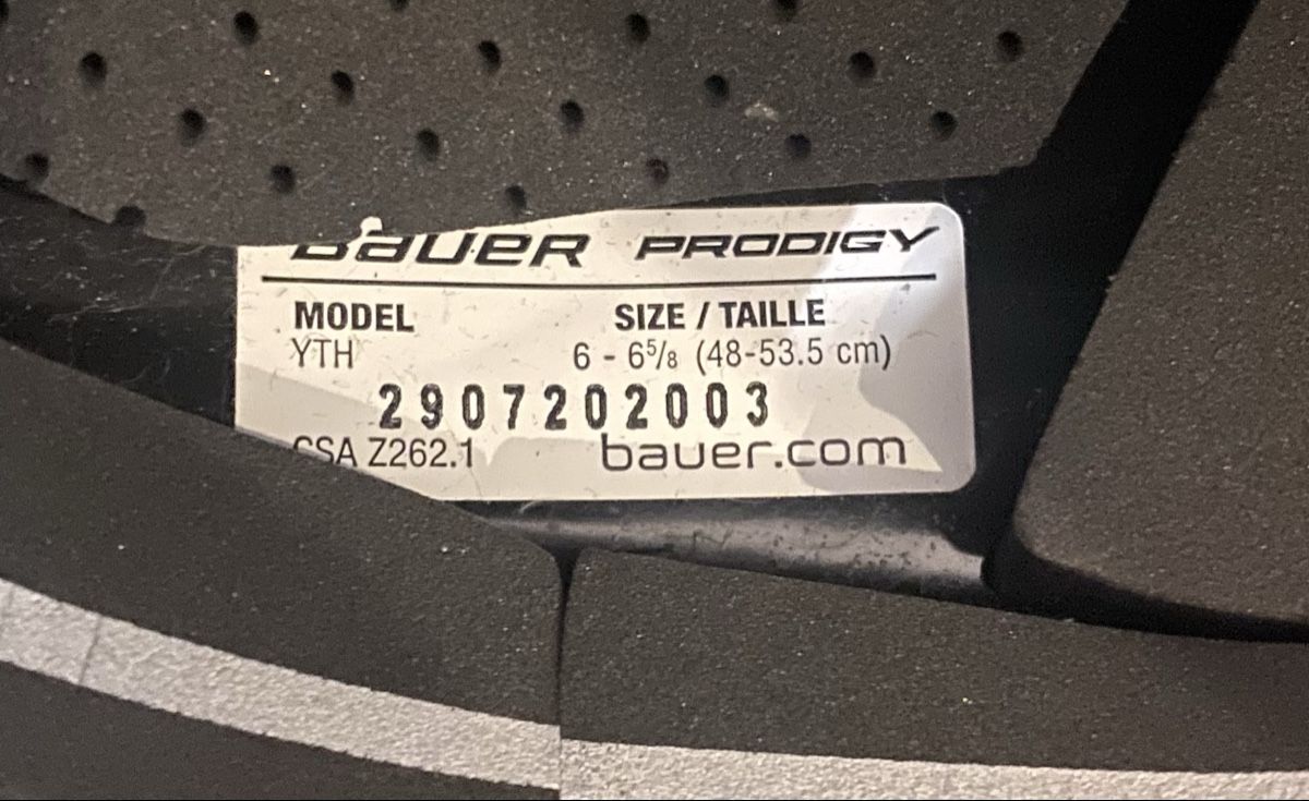 Bauer Casques: Bauer Prodigy Eishockey-Helm mit Gesichtsschutz – D'occasion à Volketswil par 9394 6
