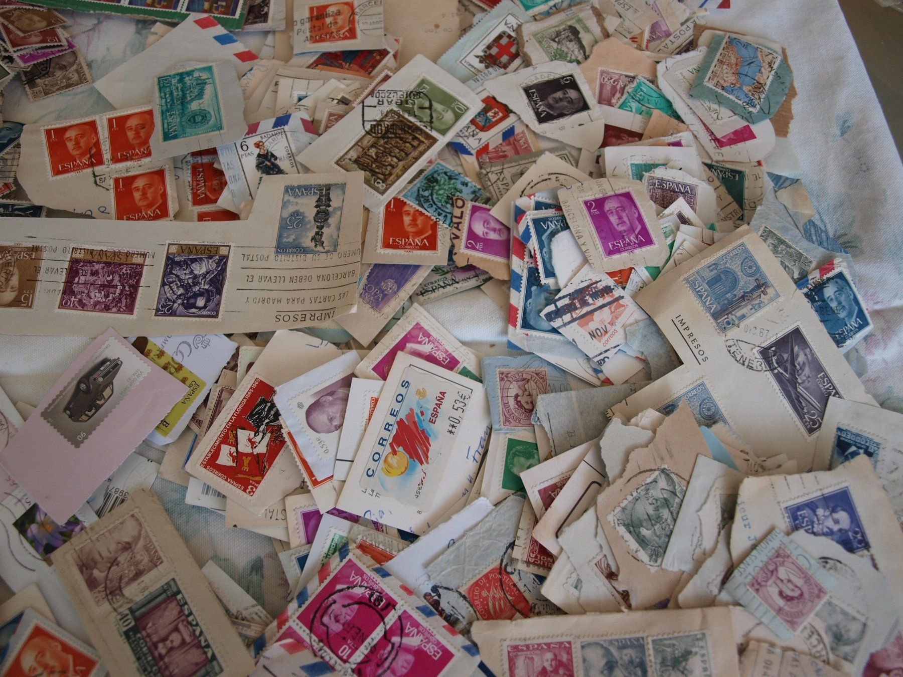 Alle Briefmarken: Spanien ca1500 Marken = 250 g . mit Papier + Abgelöst – Gebraucht aus Aarau von Marcele0 5