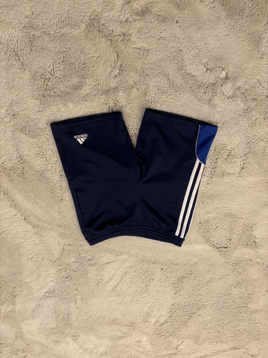 Adidas Pantaloni: Blaue Adidas sporthose – Usato da Lenk im Simmental venduto da niczbaeren
