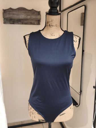 Chicoree Body ärmellos dunkelblau Grösse M guter Zustand