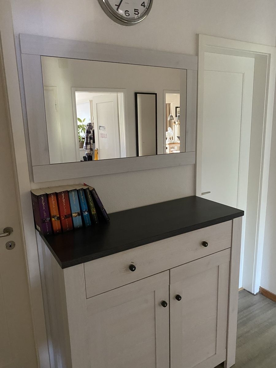 Scaffali: White sideboard with dark top and mirror – Usato da Zürich venduto da oosterparker 1