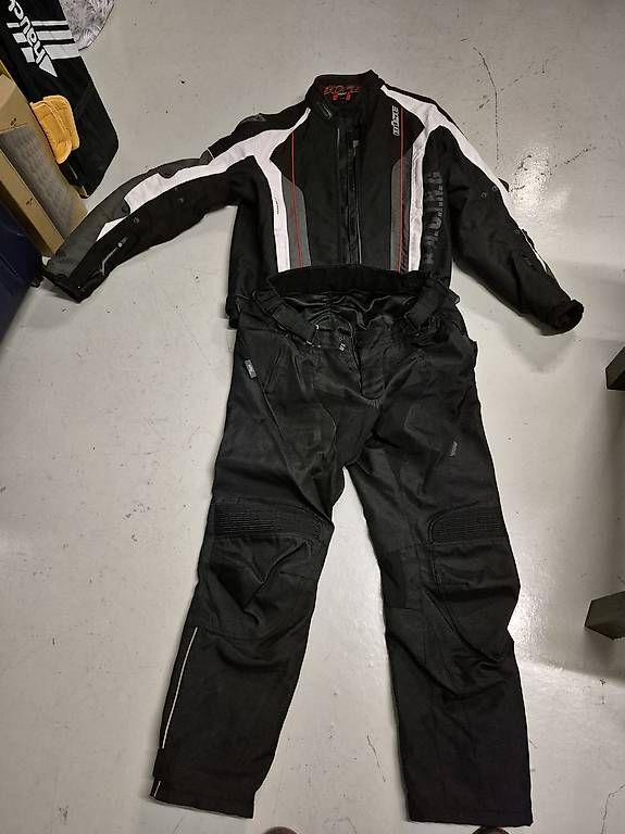 Lots de vêtements: Motorradkleider – D'occasion à Kaisten par Sam088