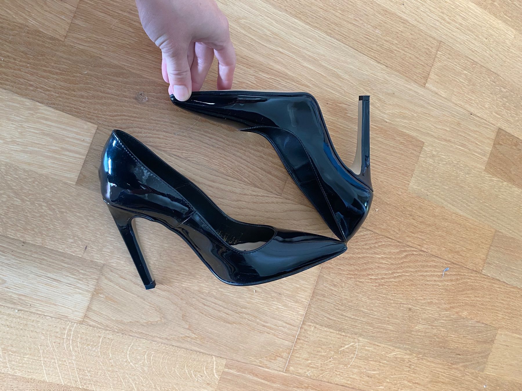 Chaussures femmes: High heals schwarz glänzend – D'occasion à Zürich par pran123 5