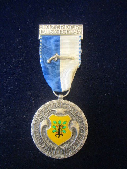 Medaglie: Luzerner Stich 1987 Pistole email. Gemeindewappen Eich – Usato da Luzern venduto da Horoskop1