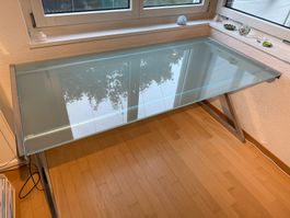 Schreibtisch mit Glasplatte Metallgestell gebraucht
