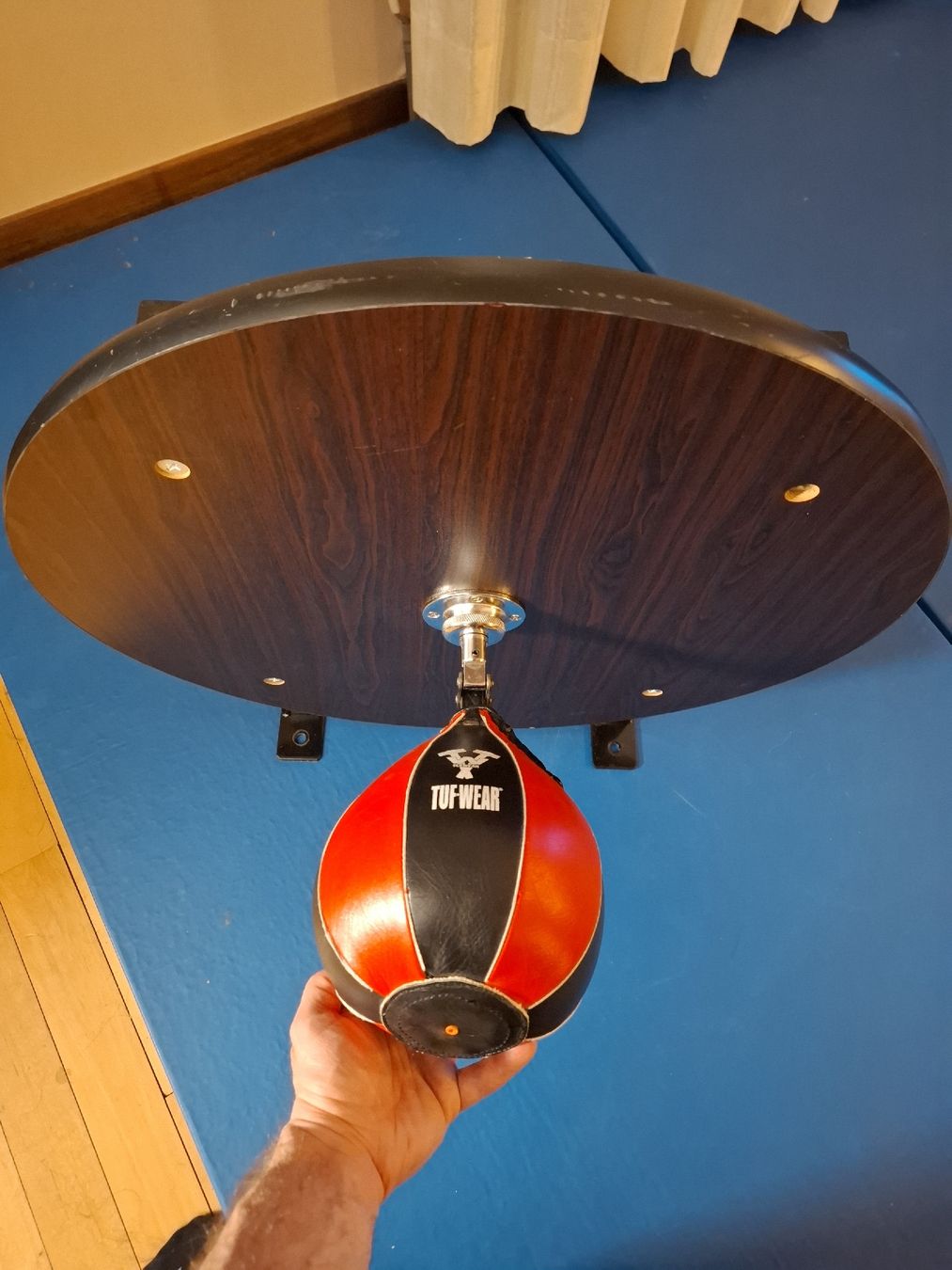Sacchi da boxe: Plateforme murale pour speed ball avec poire de boxe – Usato da Le Locle venduto da Maria.222 3