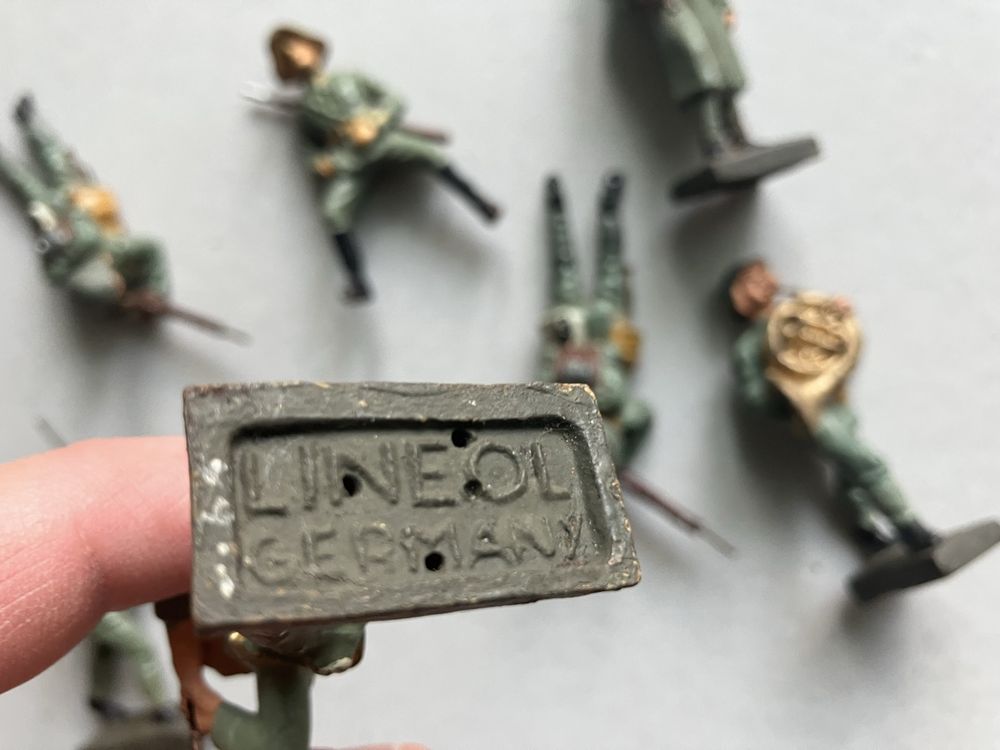 Group of Lineol / Elastolin figures 9