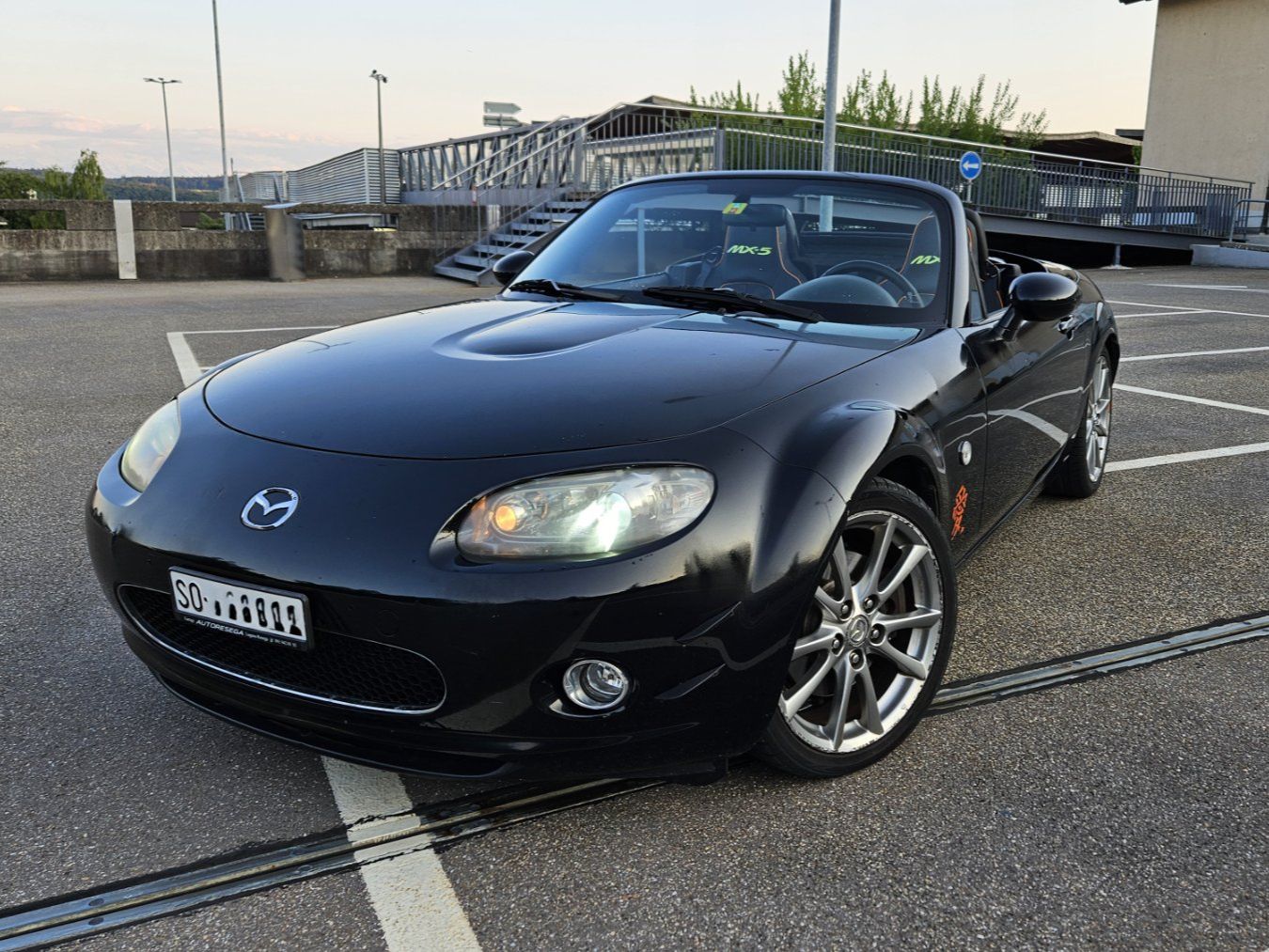 Mazda Autos: Mazda MX-5 mit elektrischem Hard-Top – Gebraucht aus Langendorf von Apricot1 1