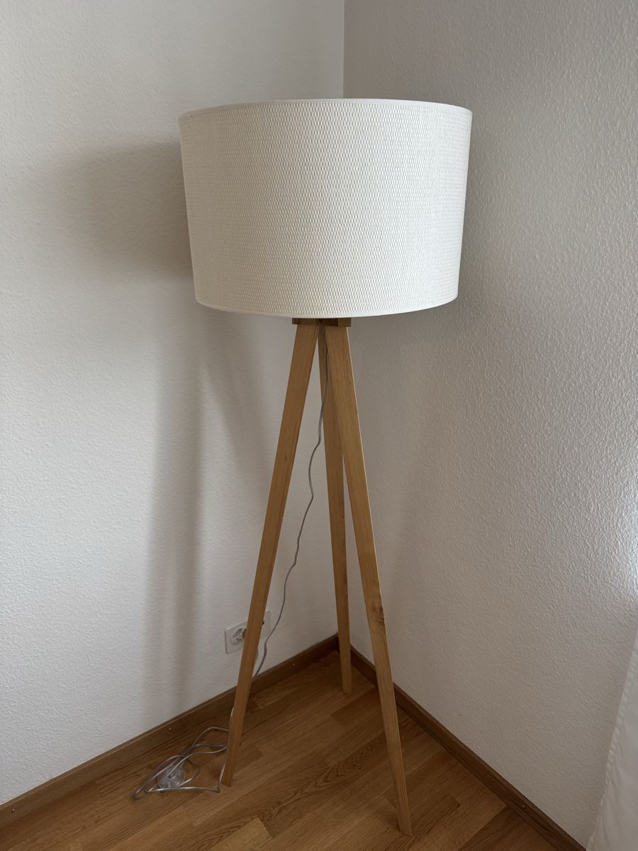 Livique Lampen: Stehlampe – Gebraucht aus Luzern von buchan