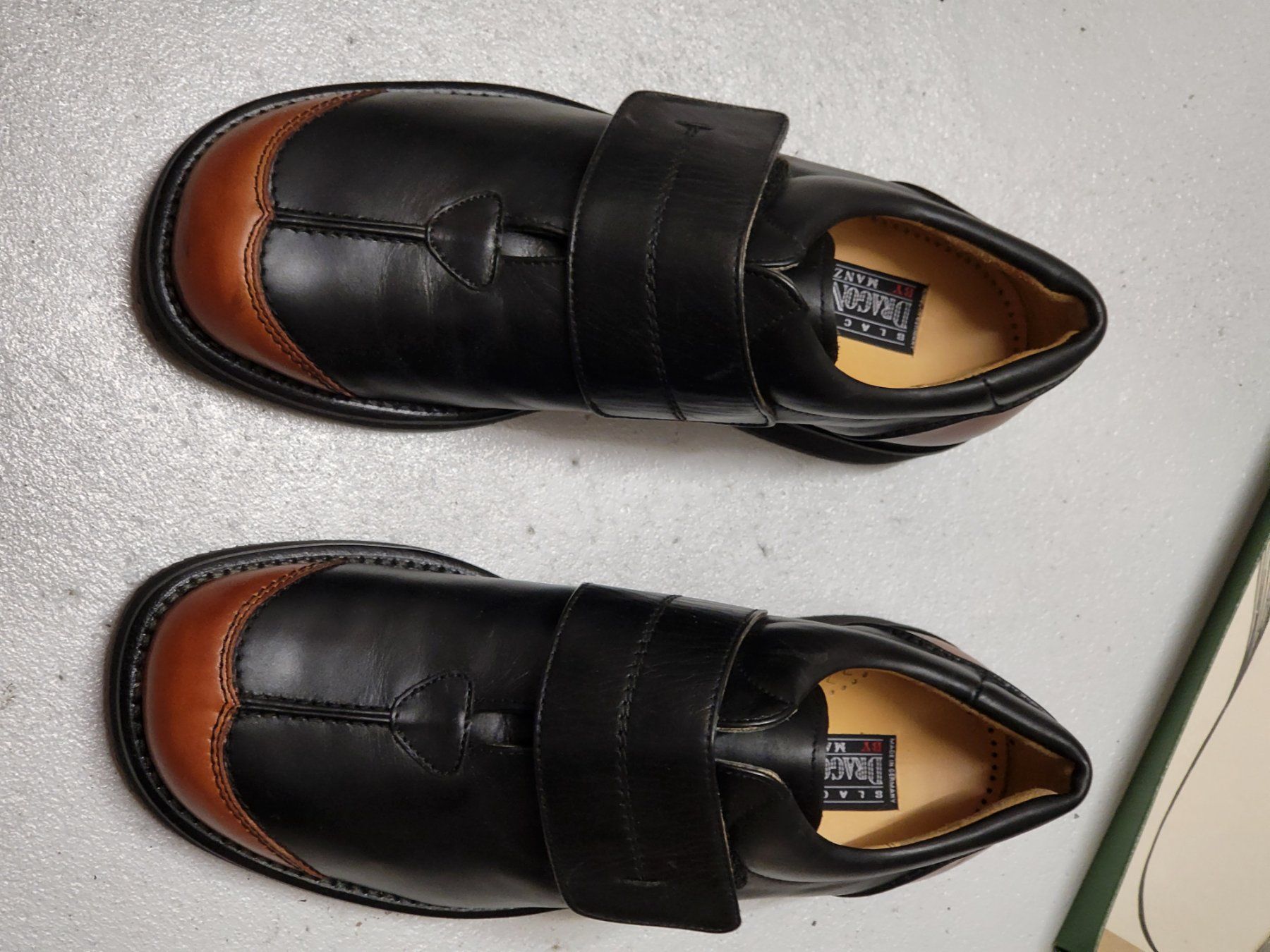 Scarpe da uomo: Neu schwarz-brauner Herren Lederhalbschuh Gr 7.5 – Usato da Horgen venduto da 2CH70 1